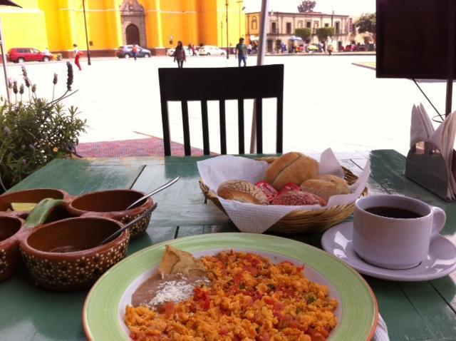 Hotel Calli Quetzalcoatl โชลูลา ภายนอก รูปภาพ